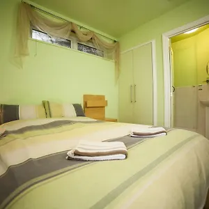Bed & Breakfast The Missing Sock